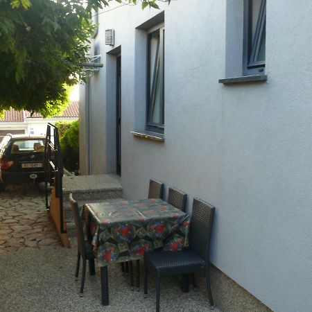 Apartment Branimir Omisalj ภายนอก รูปภาพ
